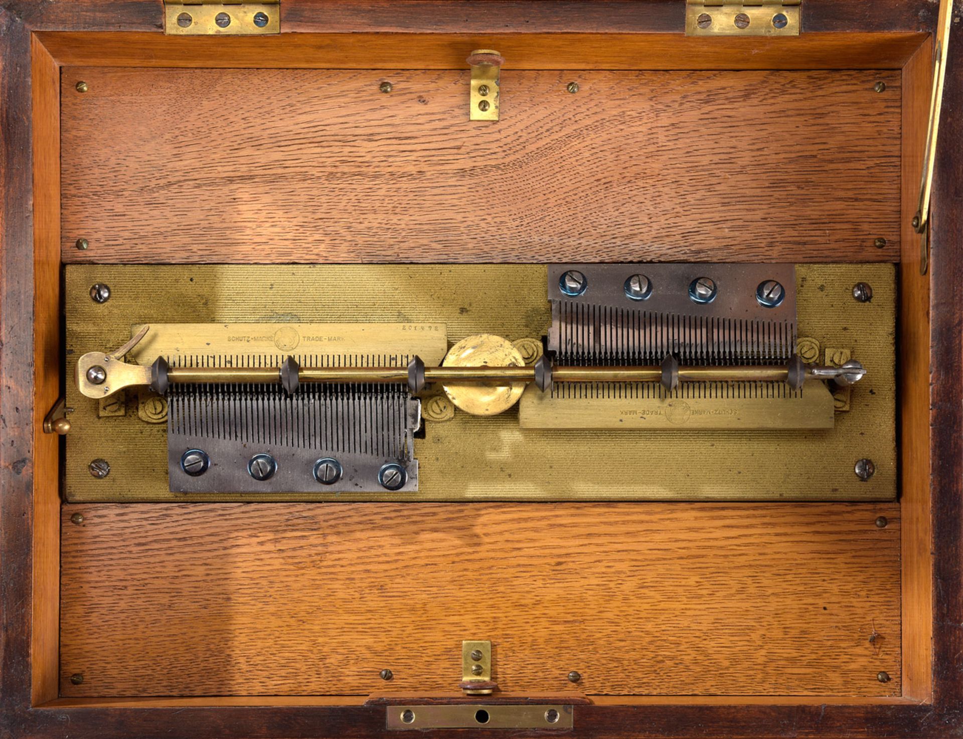 Symphonion-Plattenspieluhr mit Doppelkamm Um 1900 - Bild 3 aus 3