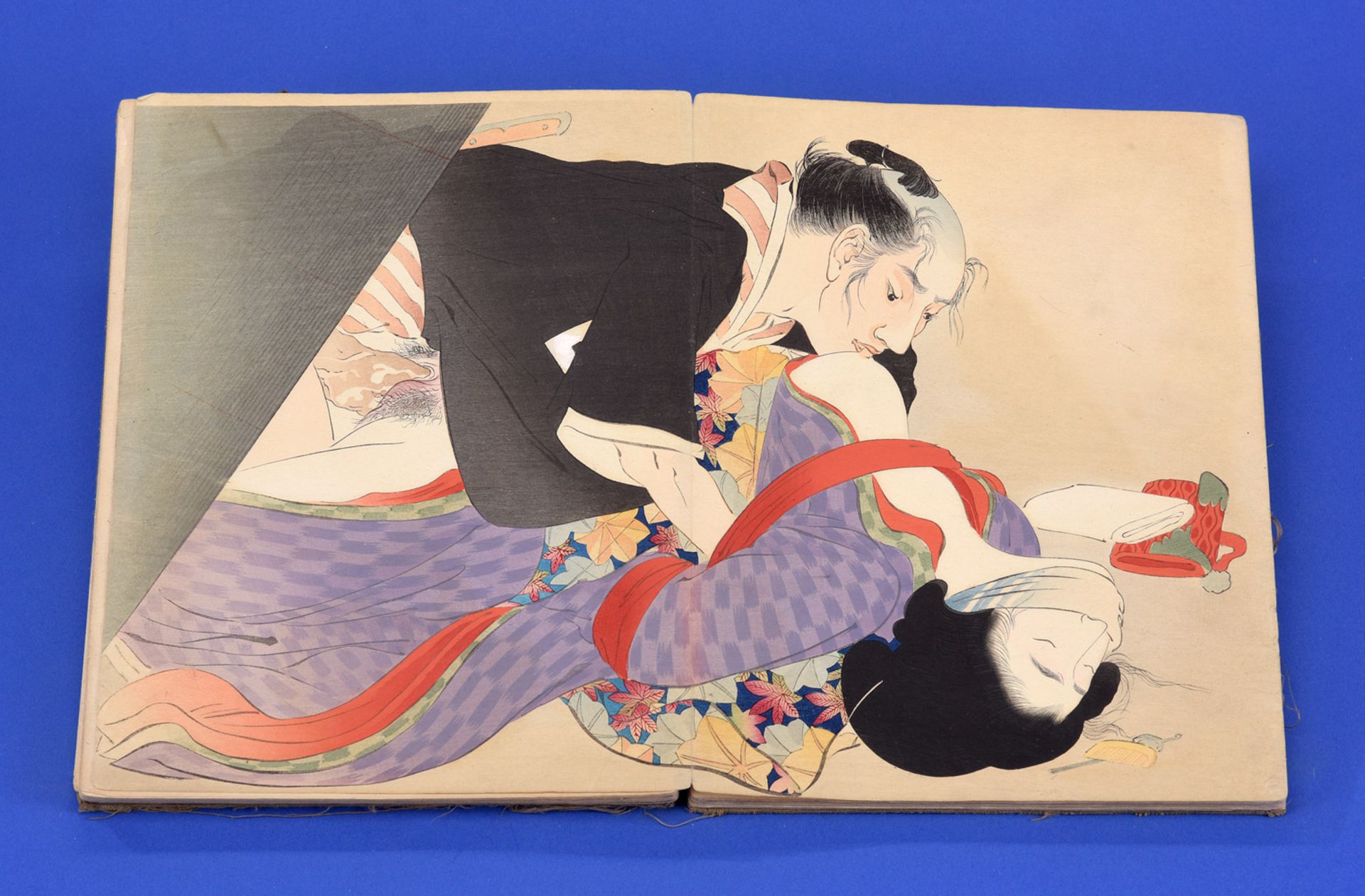 Erotisches Album mit elf feinen Holzschnitten Japan um 1900 - Bild 3 aus 4