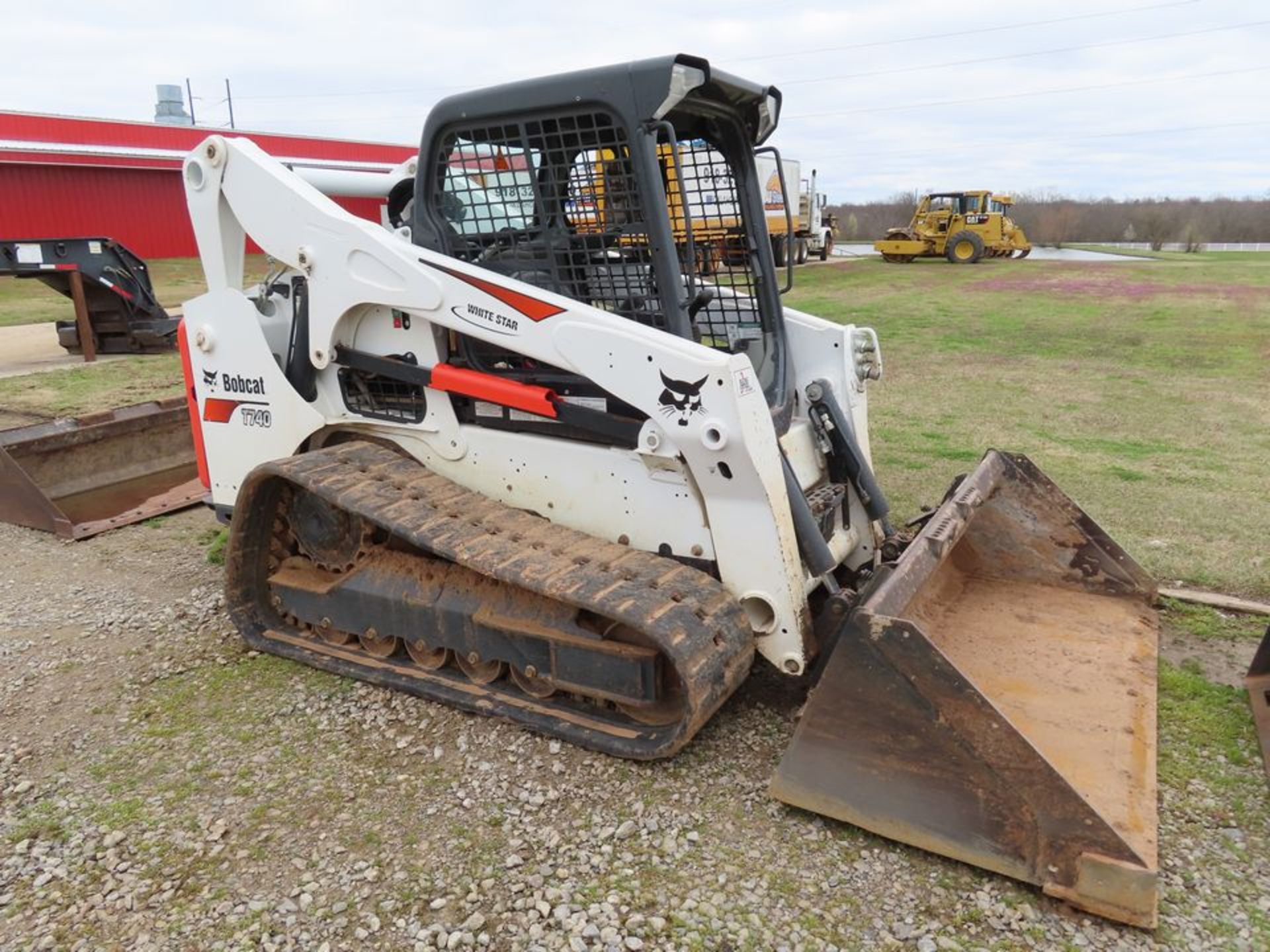 2017 BOBCAT SKID STEER, M# T740, S/N B3CA13348, APPROX. 215 HOURS, OROPS, RUBBER TRACKS, 80" SMOOTH - Image 4 of 4