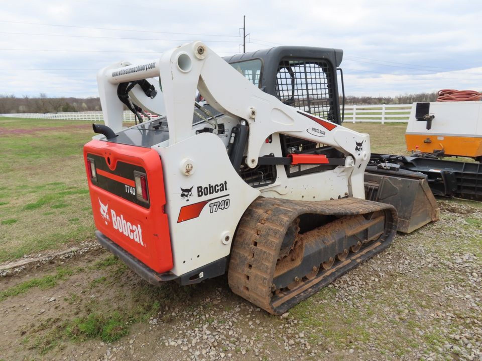 2017 BOBCAT SKID STEER, M# T740, S/N B3CA13348, APPROX. 215 HOURS, OROPS, RUBBER TRACKS, 80" SMOOTH - Image 3 of 4