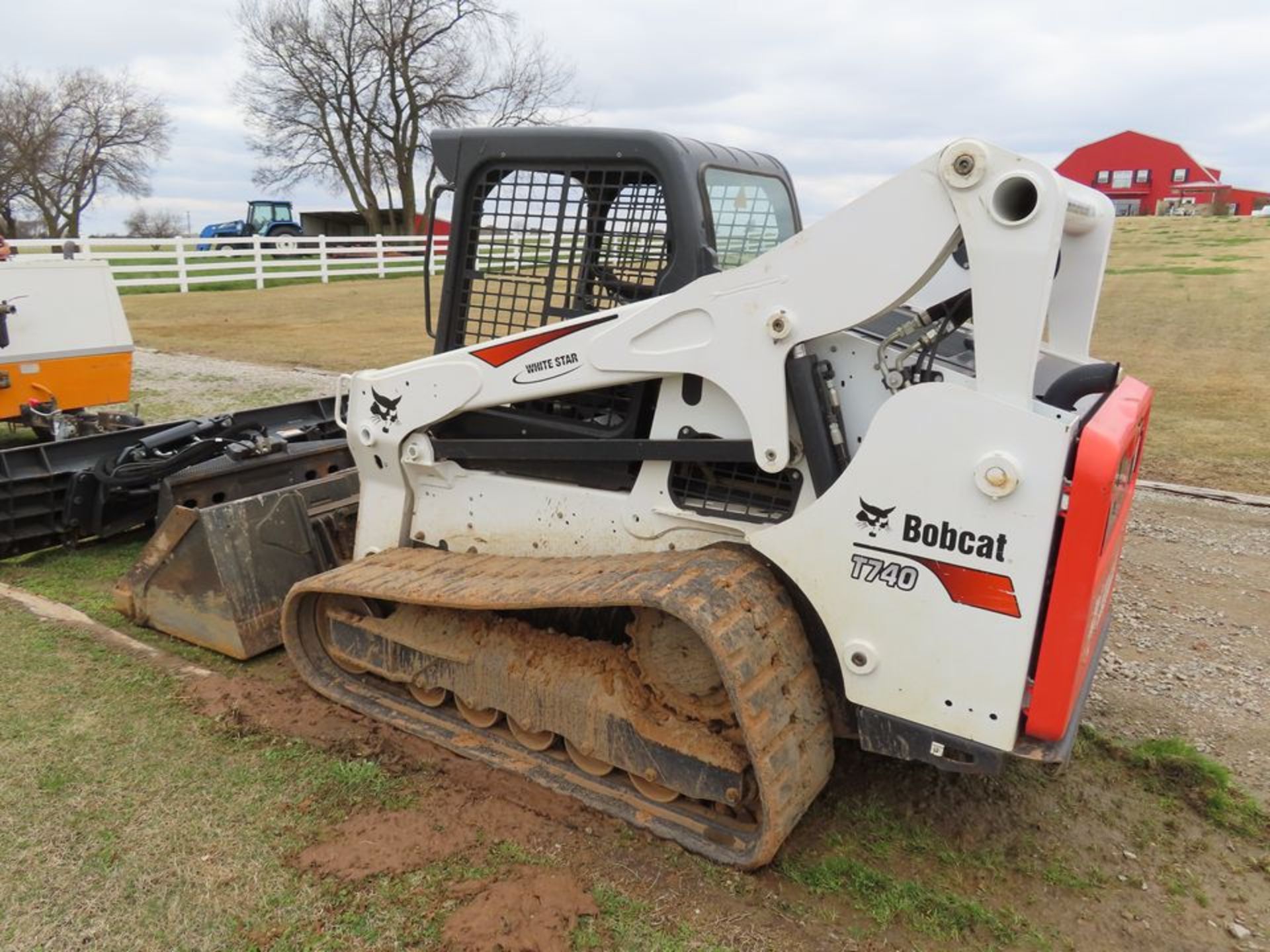 2017 BOBCAT SKID STEER, M# T740, S/N B3CA13348, APPROX. 215 HOURS, OROPS, RUBBER TRACKS, 80" SMOOTH - Image 2 of 4