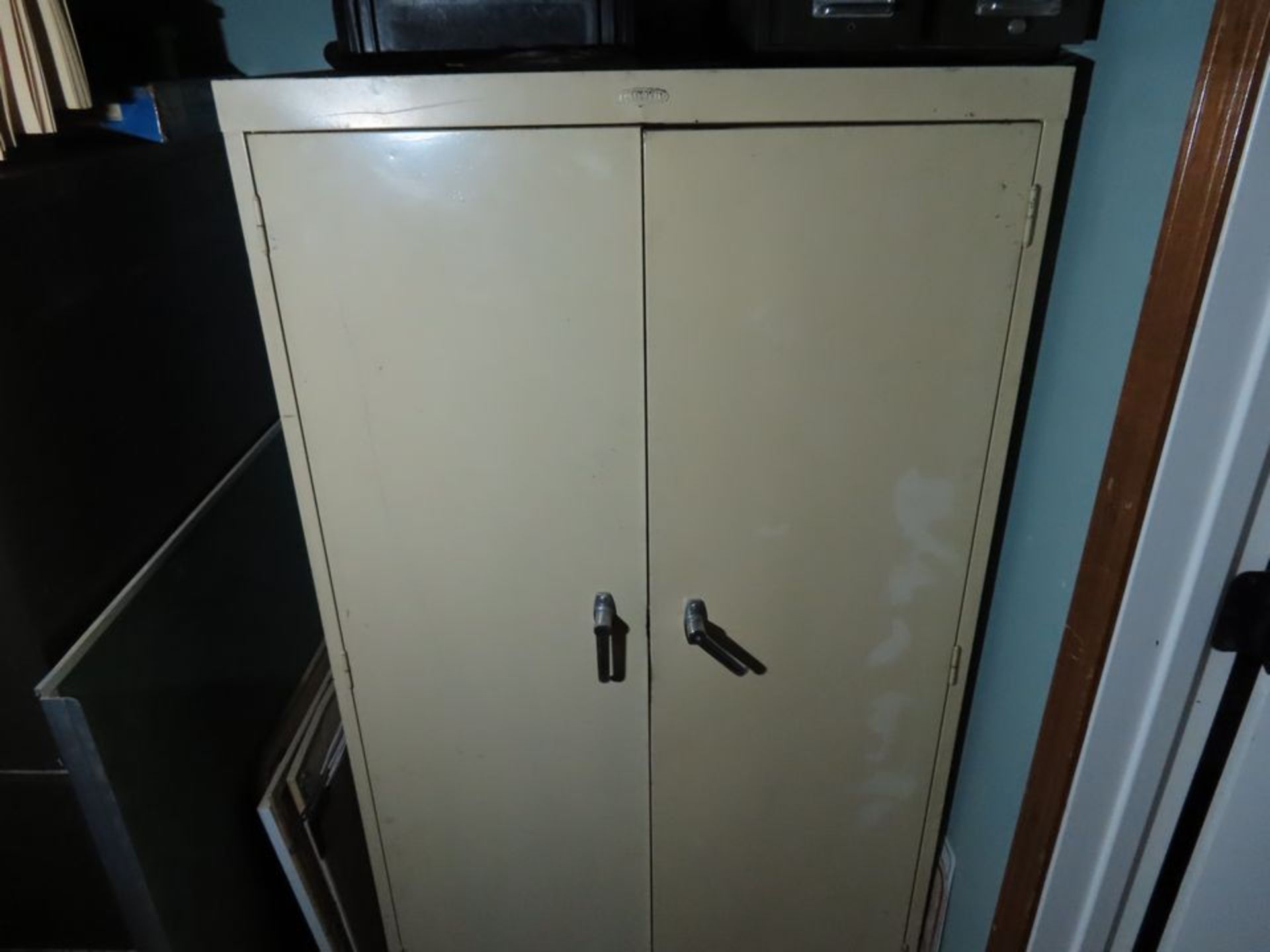 2-DOOR METAL CABINET W/CONTENTS INCLUDING SHAPER BLADES, - Image 8 of 8