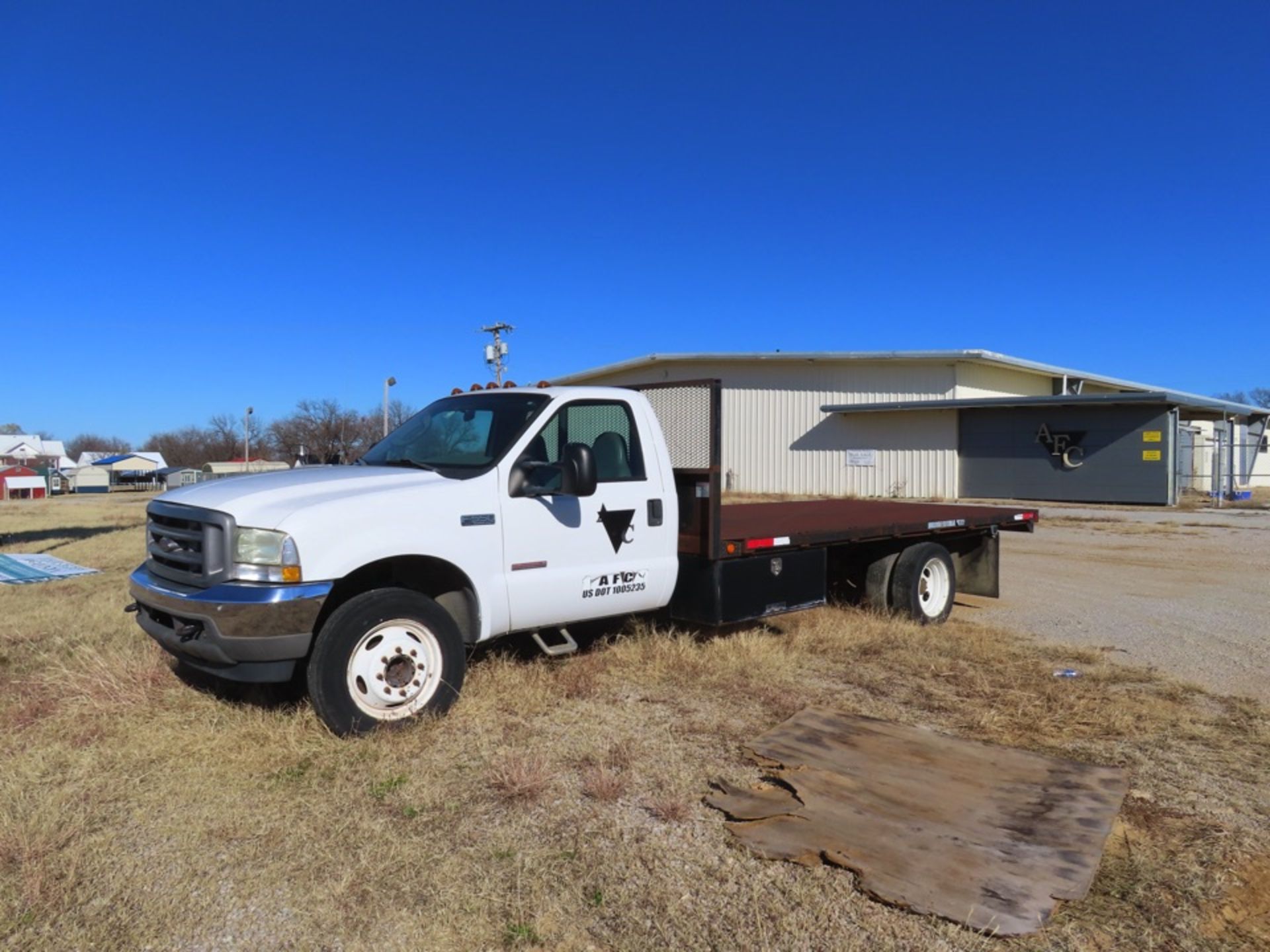 2004 FORD F550XL FLATBED TRUCK, VIN# 1FDAF56P04EB24794, 228,693 MILES - Image 3 of 4