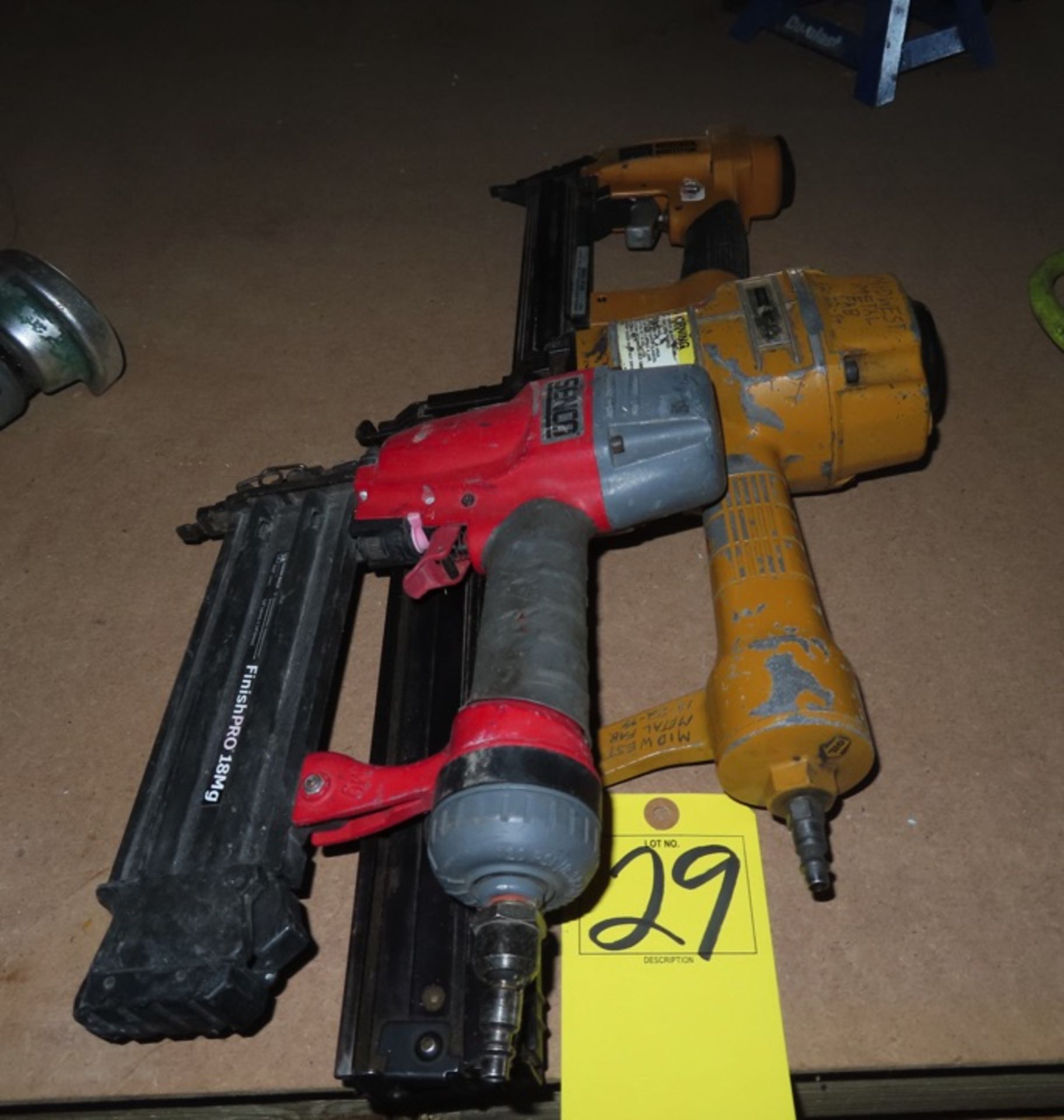 LOT AIR STAPLERS & NAILERS