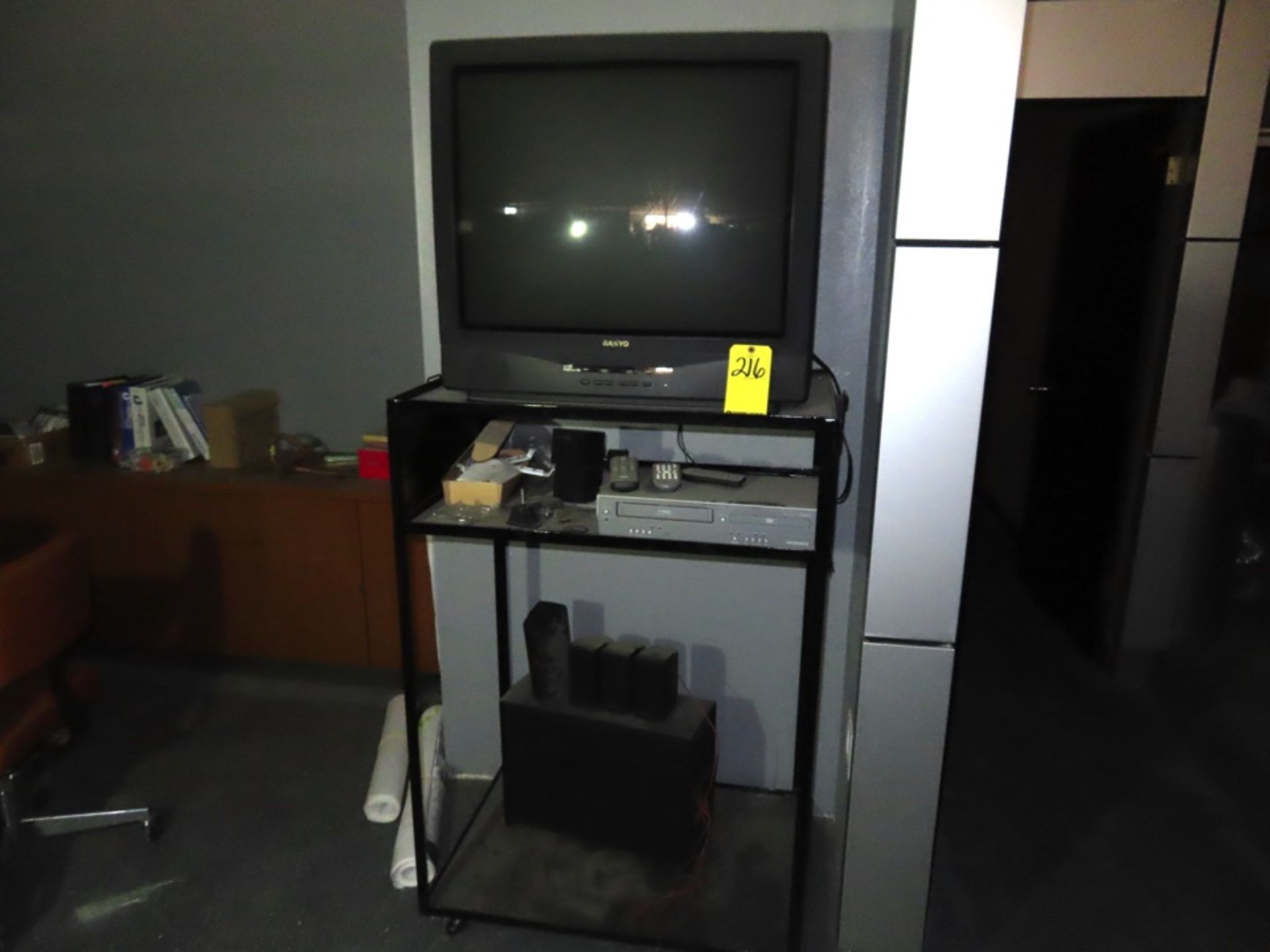 MEDIA CART W/MAGNAVOX DVD/VHS PLAYER & SANYO 30" TV