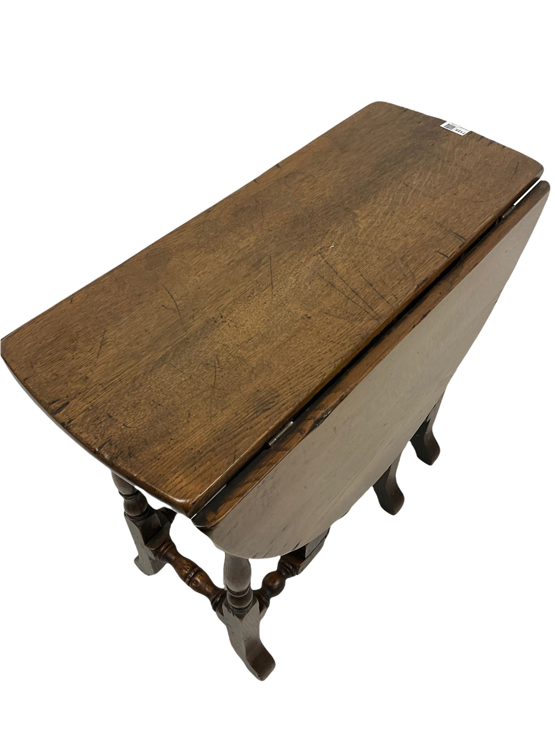 Oak gate leg table - Image 2 of 4