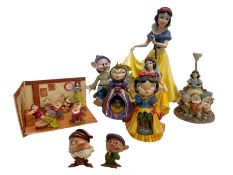Snow White collectables including a large Disney 'Snow White Statement Figurine' H51cm