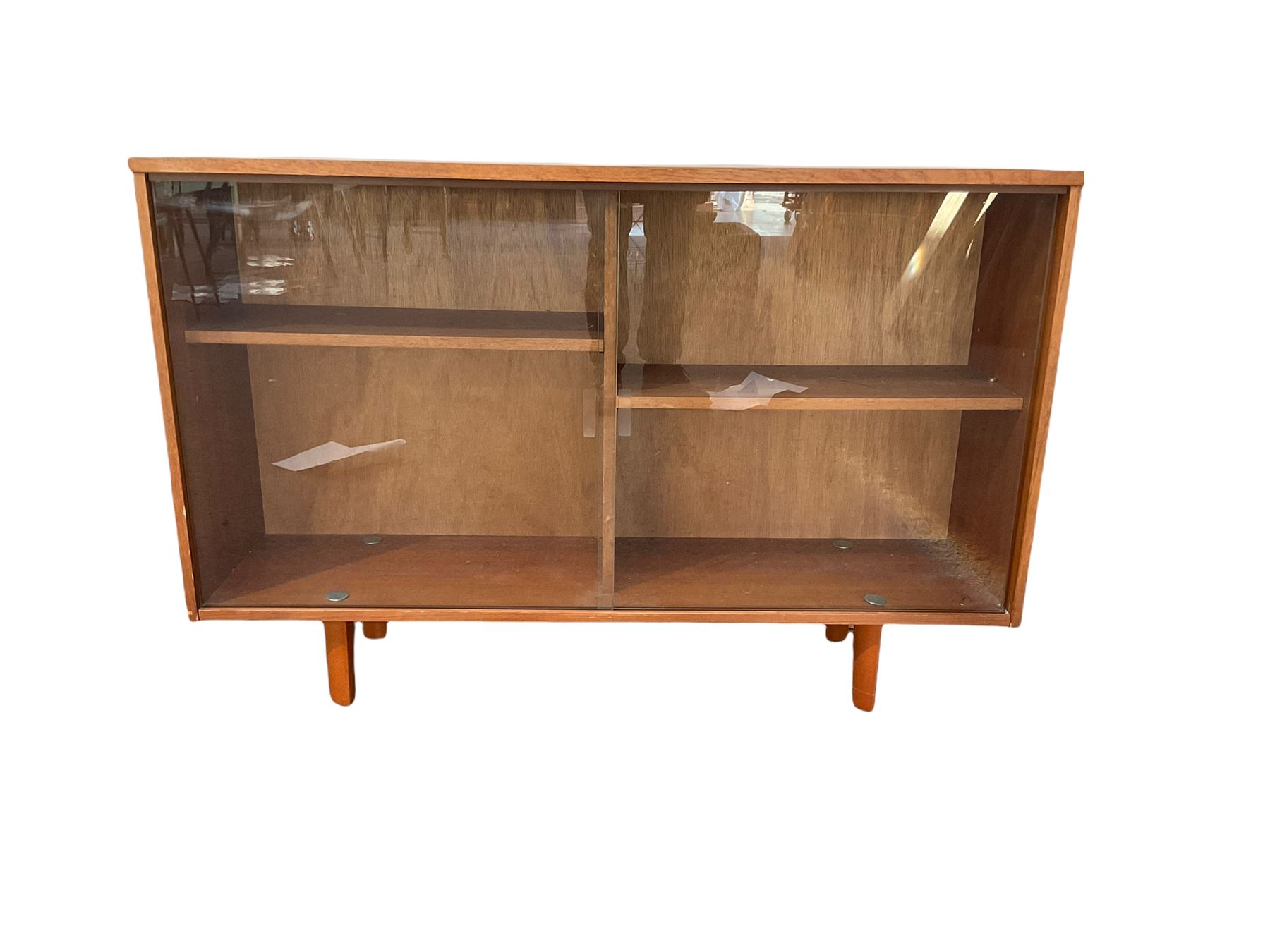 Teak bookcase with two sliding glass doors enclosing shelves - Image 2 of 4