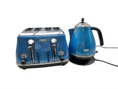 DeLonghi kettle and toaster set (2)