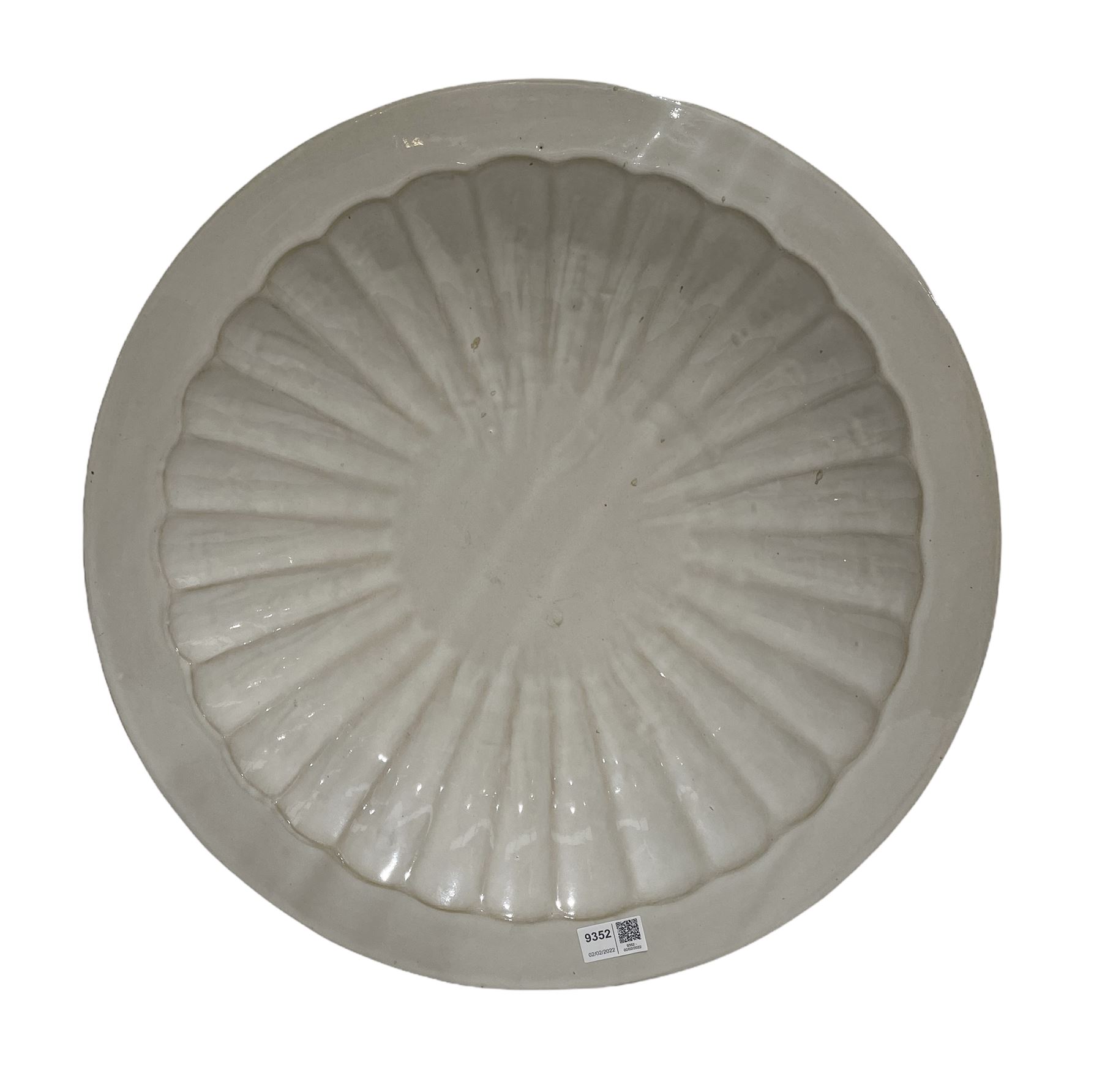 Modern Chinese style glazed charger with fluted interior