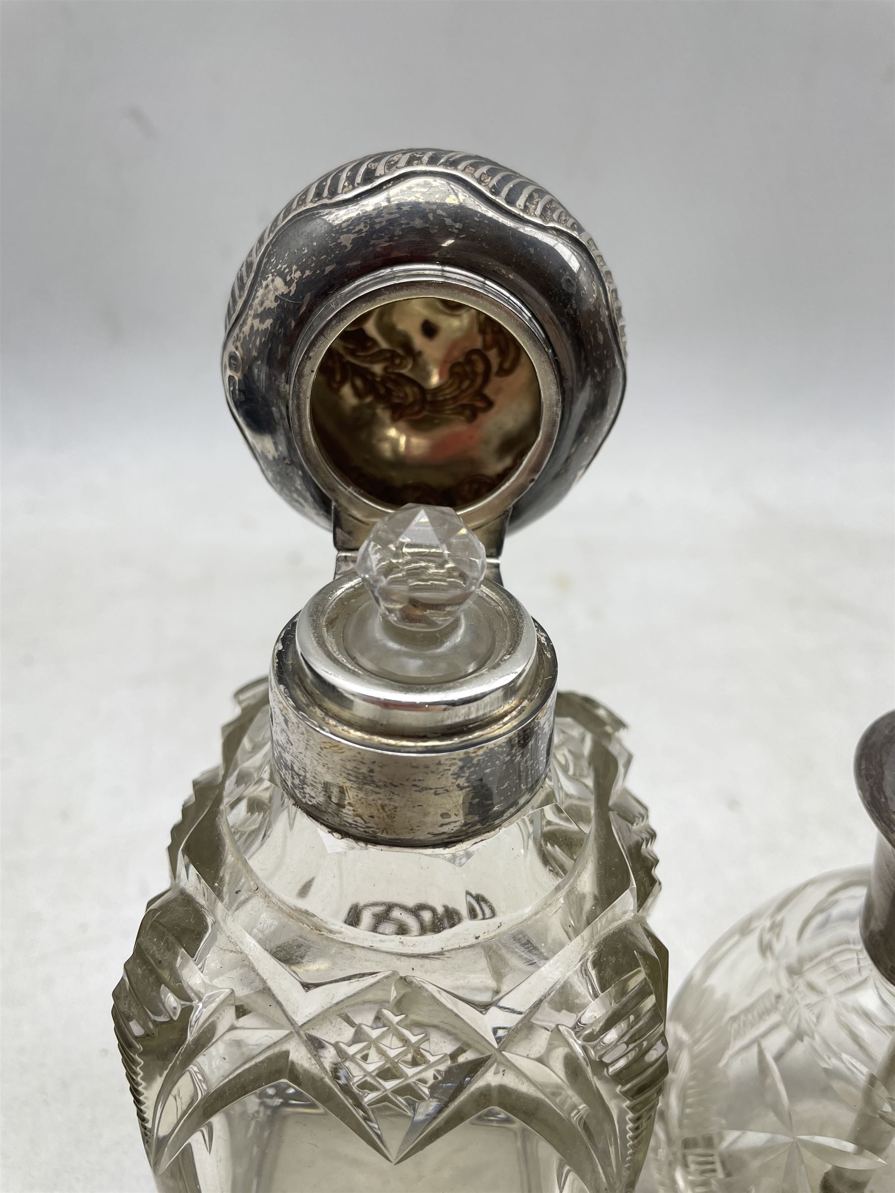 Edwardian silver and cut glass scent bottle with embossed cover and Art Nouveau style pierced silver - Image 5 of 5