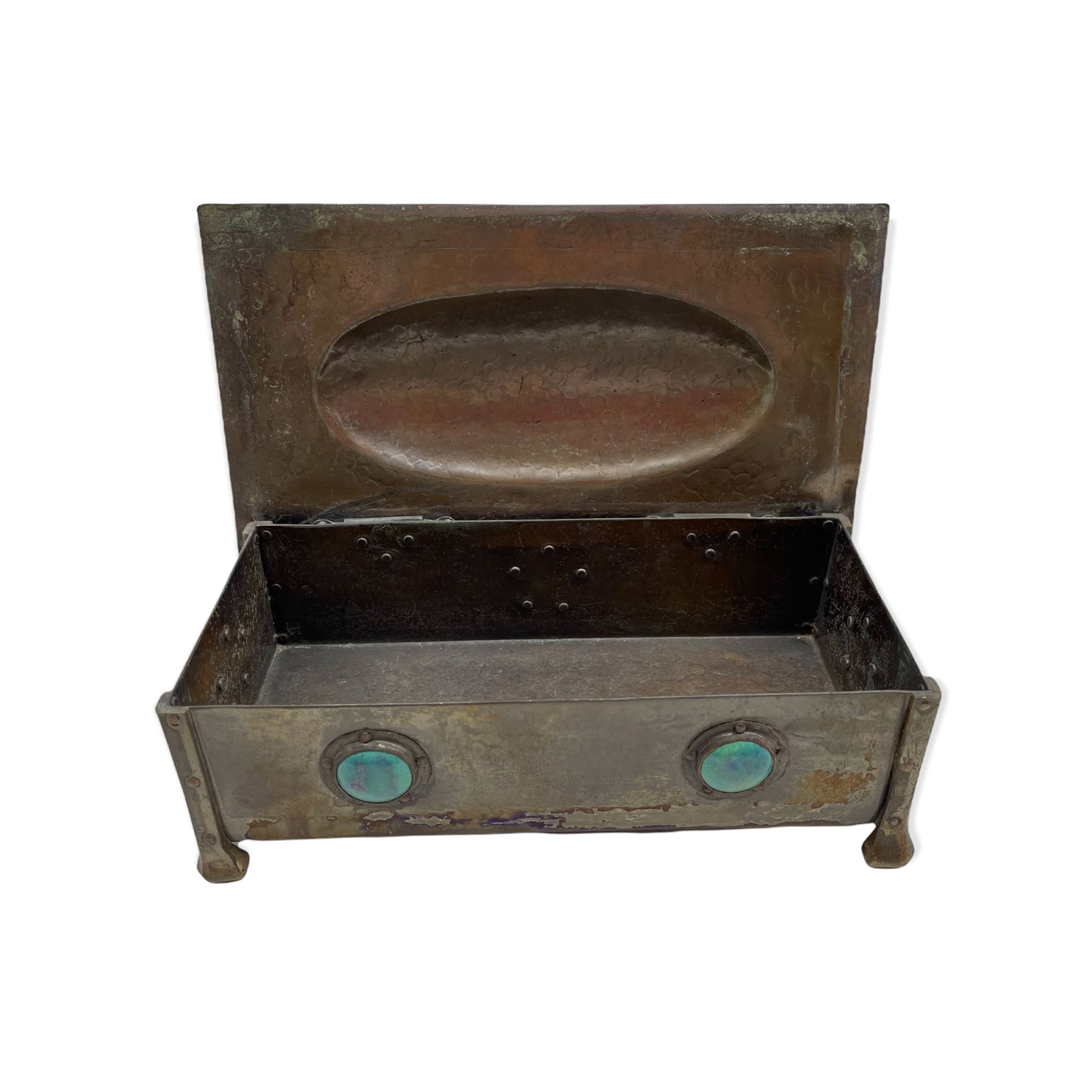 Arts & Crafts hammered copper casket - Image 4 of 6