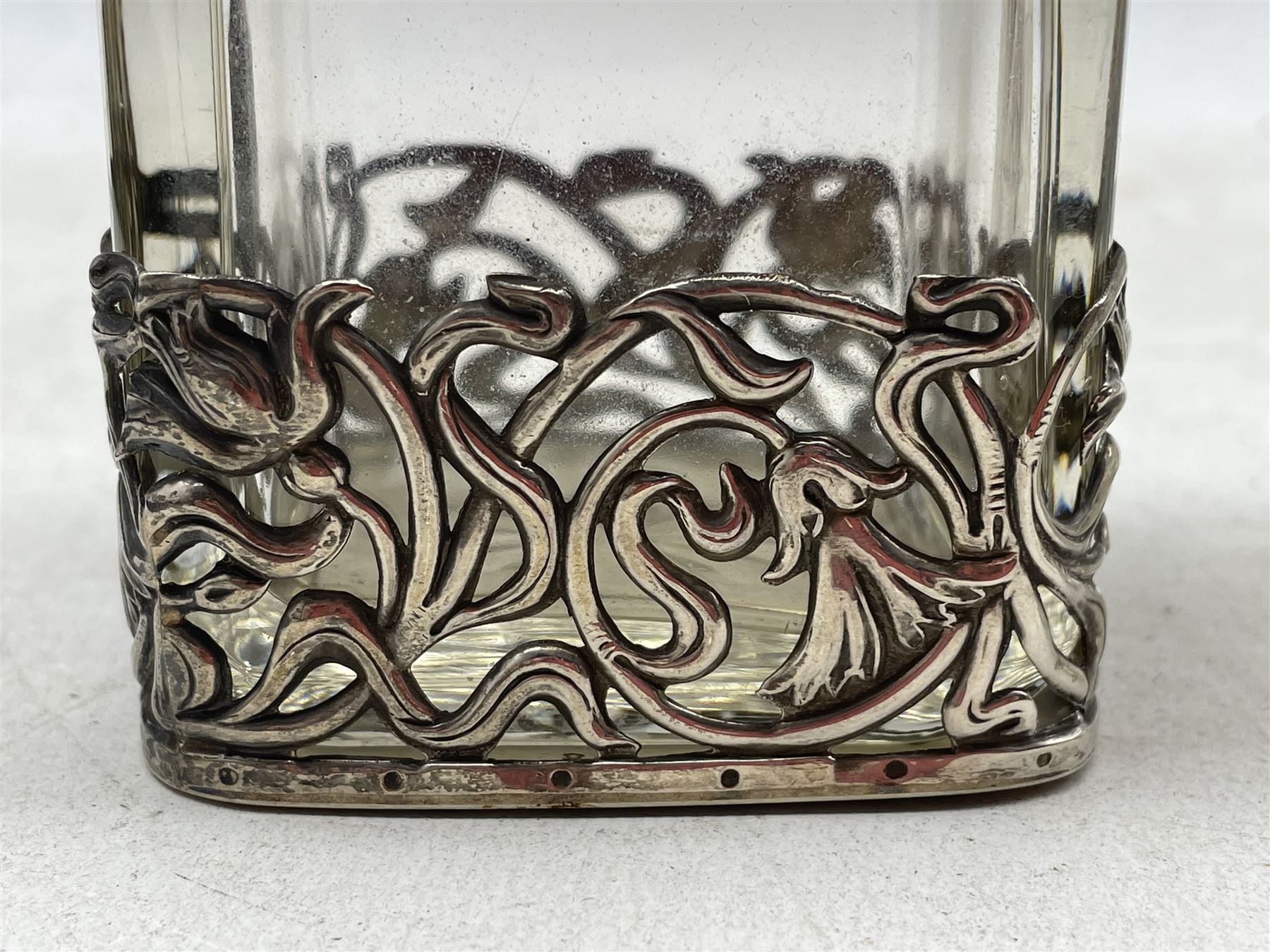 Edwardian silver and cut glass scent bottle with embossed cover and Art Nouveau style pierced silver - Image 3 of 5