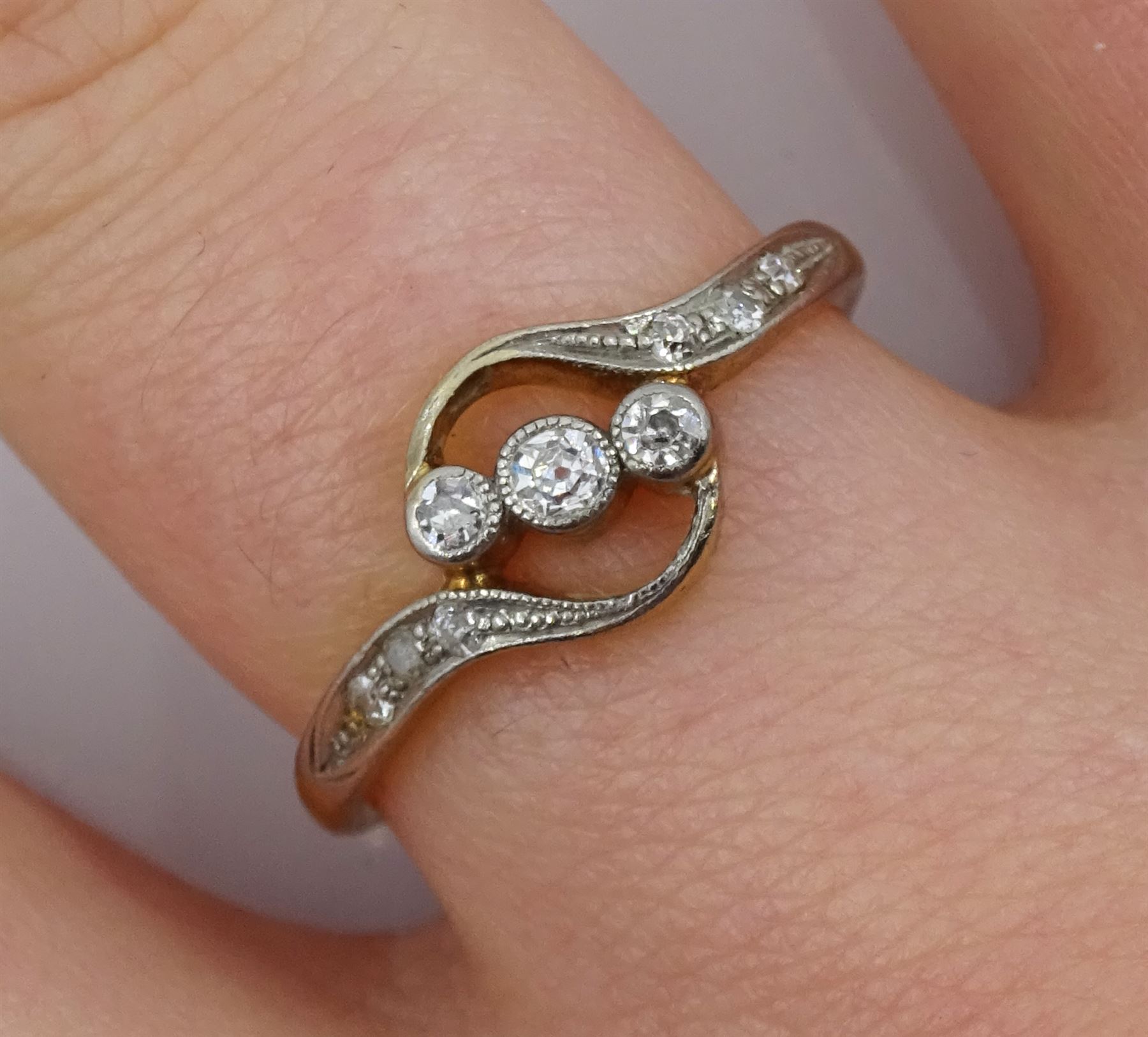 Early 20th century three stone diamond crossover ring - Image 3 of 4