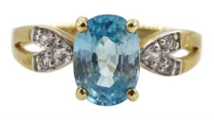 9ct gold oval blue zircon ring