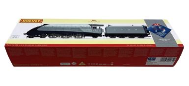 Hornby '00' gauge R2965 Class A4 locomotive 75th Anniversary of the Silver Jubilee Service