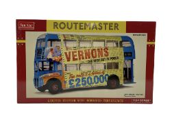 Sun Star Routemaster limited edition 1:24 scale bus 2905: RM 686 - WLT 686: Vernon's Pools
