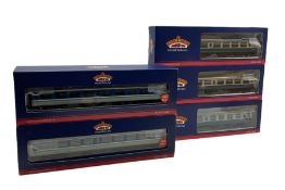 Bachmann '00' gauge: 39-000H MK2A TSO Coach Twin Pack
