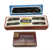 '00' gauge locomotives comprising Hornby R.859 BR locomotive 'Black Five' Class