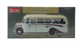 Sun Star Bedford OB limited edition 1:24 scale Duple Vista Coach 5006: 1949 Bedford OB Duple Vista -
