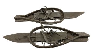 Pair of British WWII combination skis and snow shoes L75cm