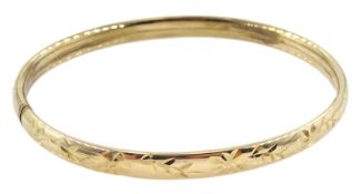 Gold bangle with bright cut decoration