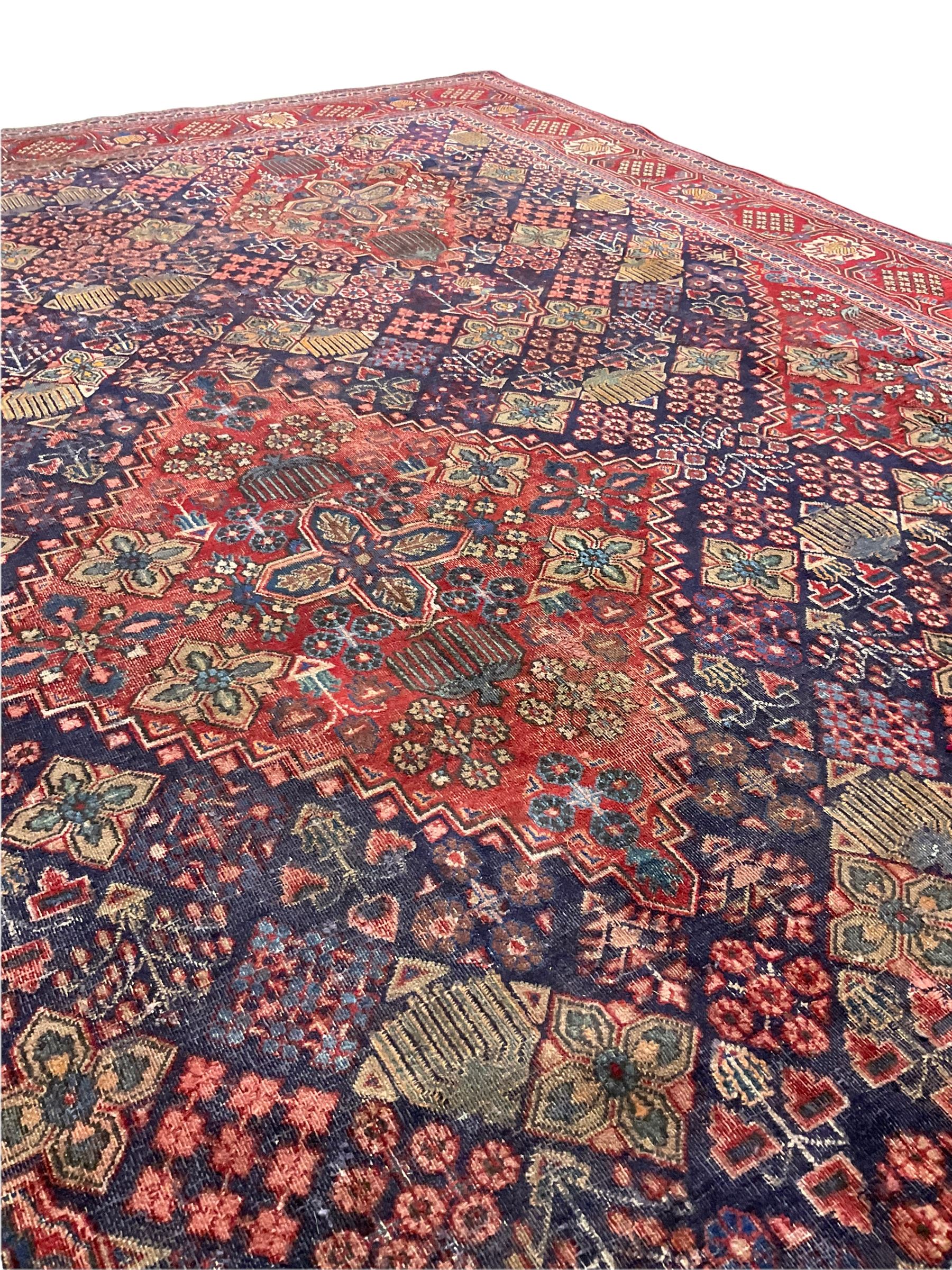 Handknotted Persian rug from Sanandaj region with five red medallions - Image 4 of 7