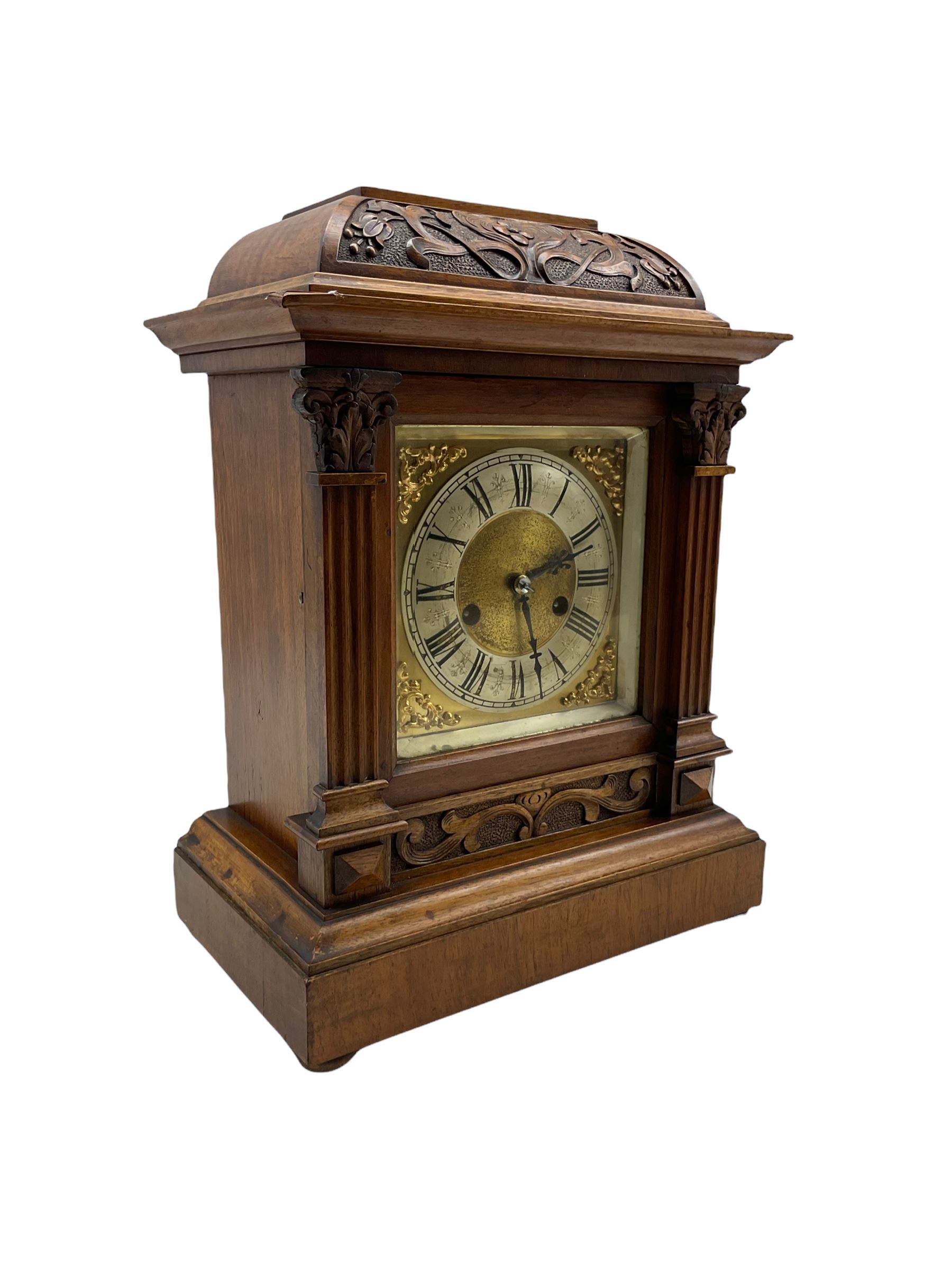 A German mantle clock in an oak case manufactured by HAC (Hamburg American Clock Company) c 1890 - Image 2 of 3