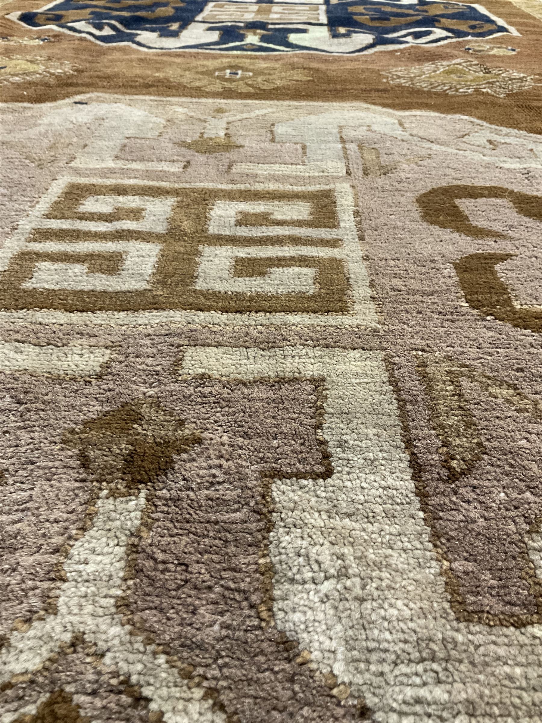 Turkish pale ground rug - Image 3 of 3
