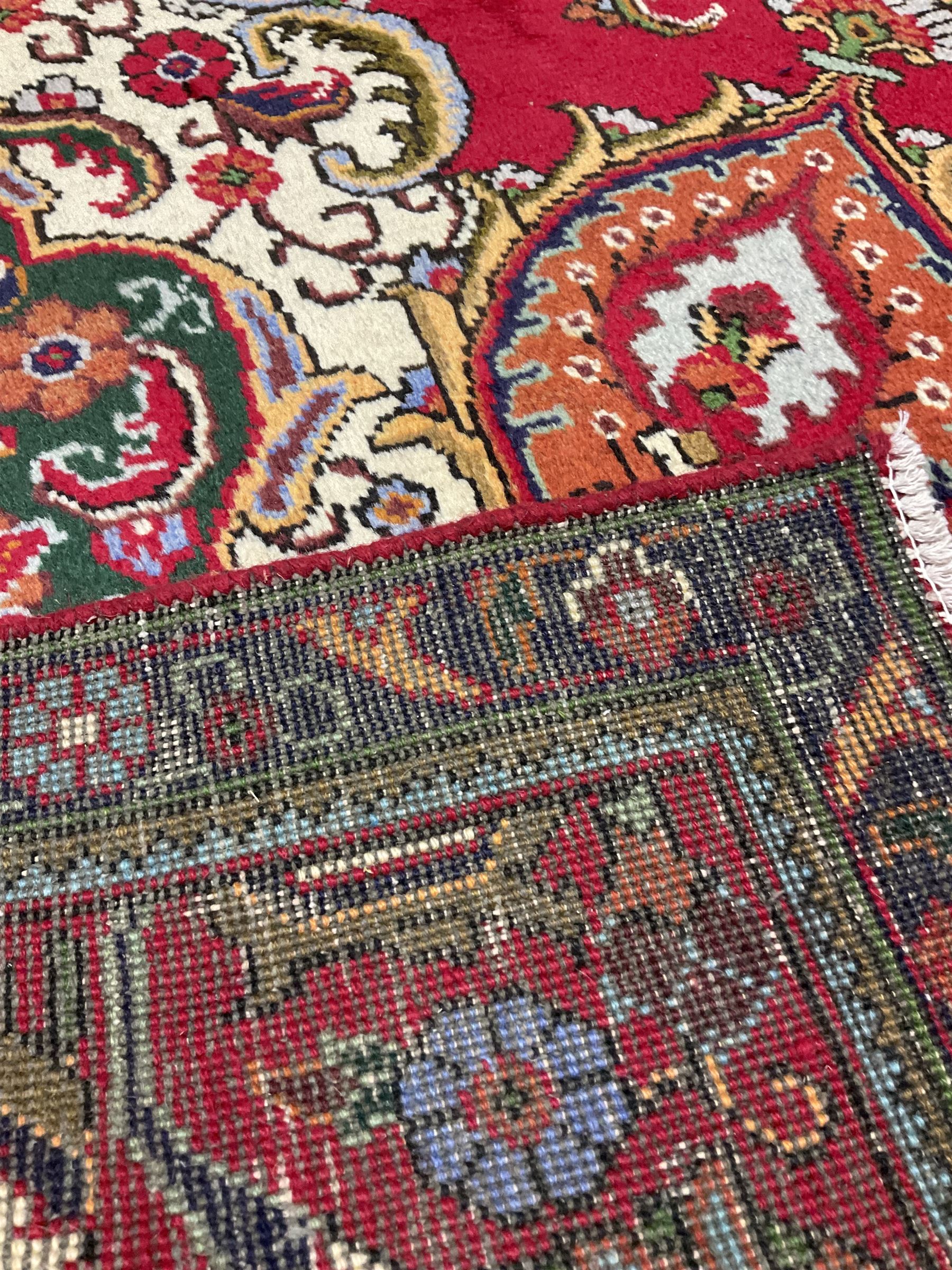 Hand knotted Persian rug from Tabriz region with red field - Image 3 of 3