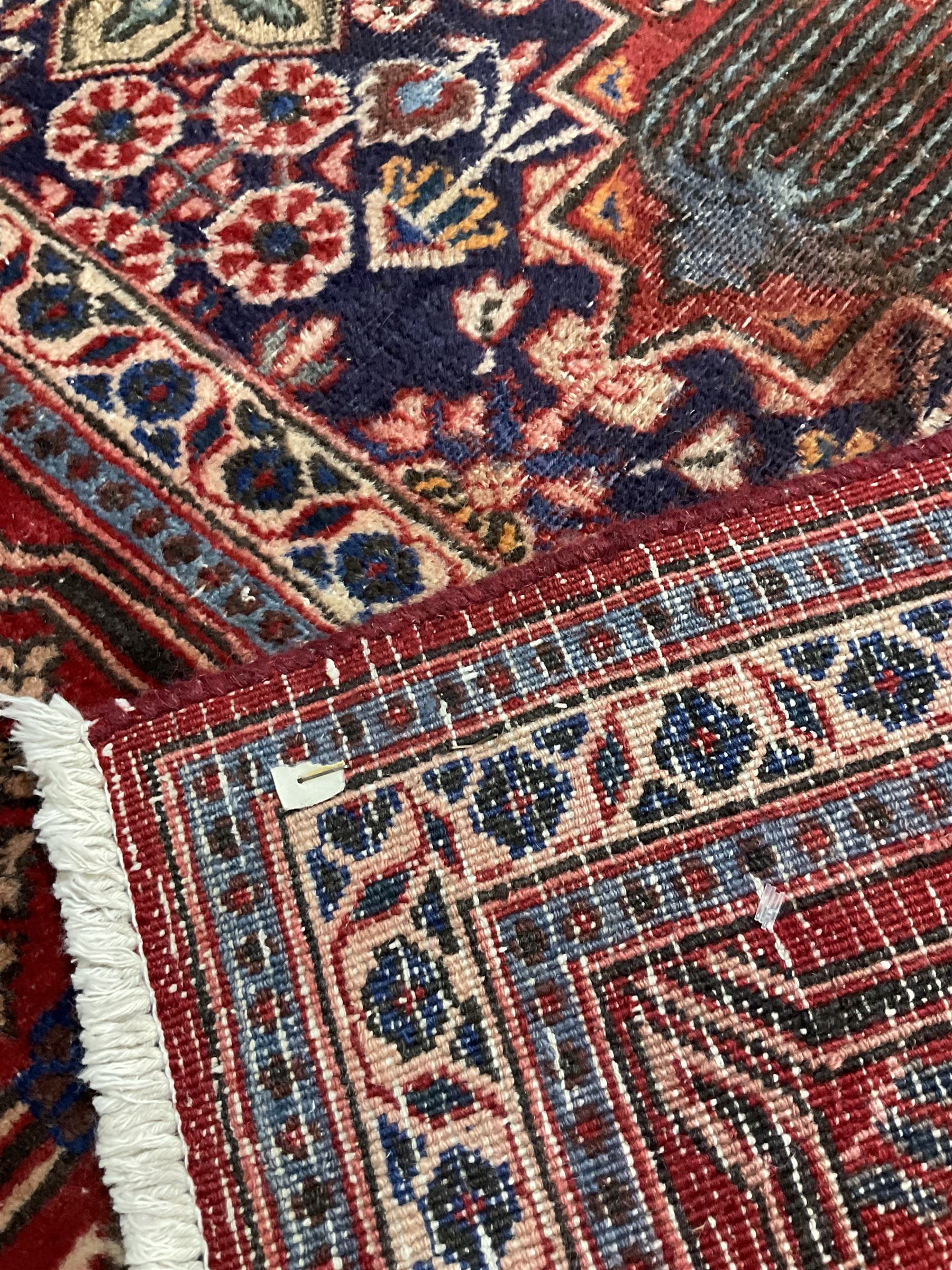 Handknotted Persian rug from Sanandaj region with five red medallions - Image 2 of 7