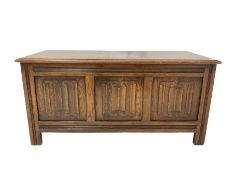 Mid-20th century oak blanket box