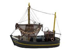Hanah model fishing boat 'Mary Jane' L40cm