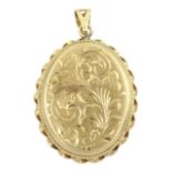 9ct gold locket with engraved decoration