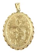 9ct gold locket with engraved decoration