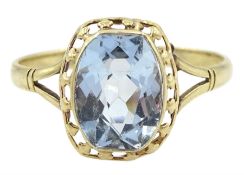 14ct single stone vari-cut aquamarine ring