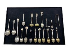 Pair of early 19th century silver fiddle pattern salt spoons Exeter 1838 Maker Robert Williams