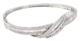 18ct white gold round brilliant cut and baguette cut diamond hinged bangle