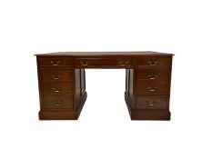 Georgian design mahogany pedestal desk