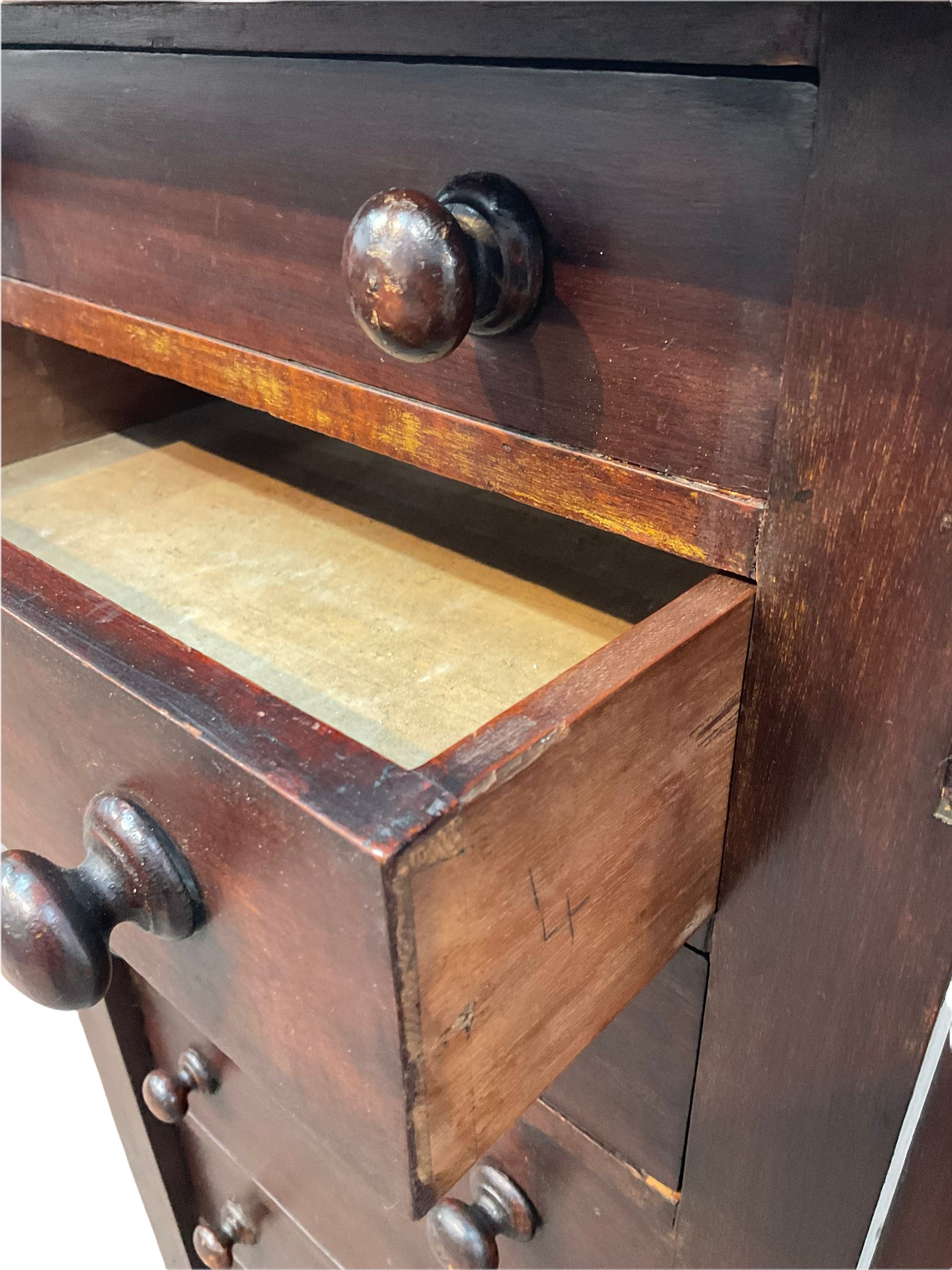 Victorian mahogany Wellington chest - Image 4 of 4