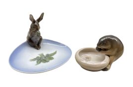 Royal Copenhagen porcelain ashtray surmounted with a Rabbit no. 878 designed by Christian Thomsen an