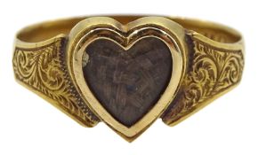 Victorian 18ct gold heart shaped hairwork mourning ring with engraved shoulders