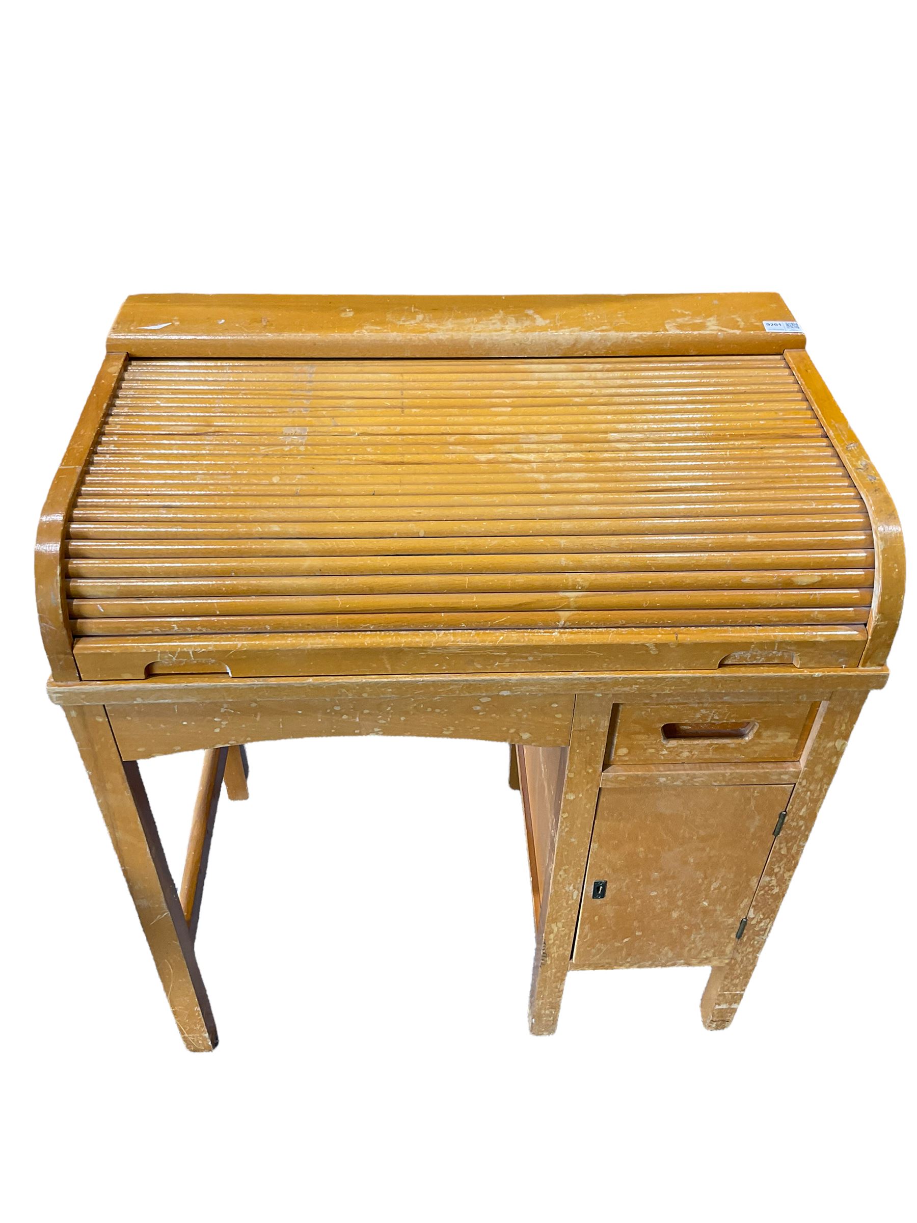 Hardwood children's writing desk - Image 2 of 2