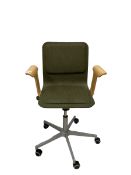 Contemporary office swivel chair