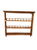 Oak wall rack with spindle gallery