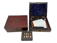 Late Victorian burr walnut writing box housing a Parker Vacumatic fountain pen with 14k nib