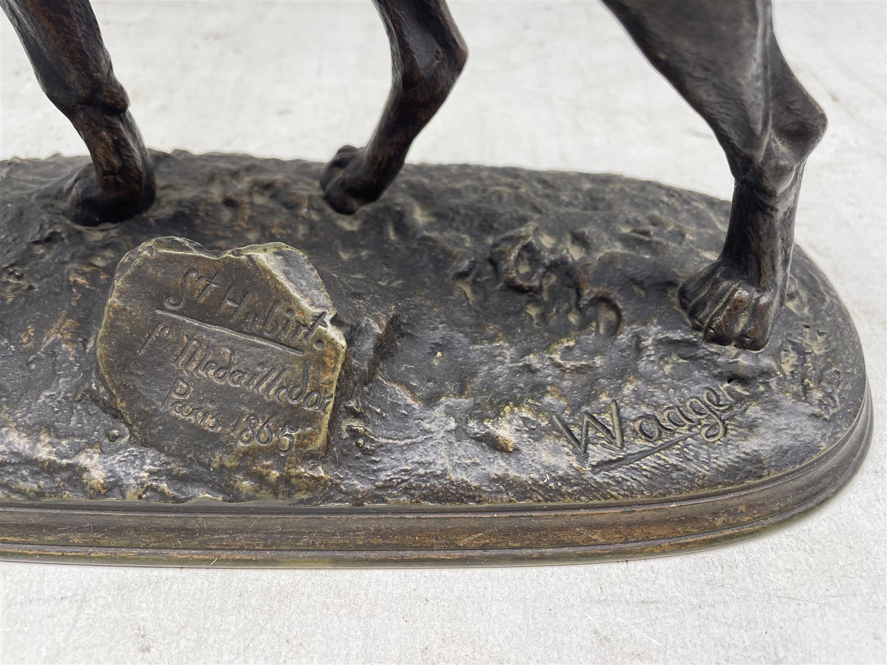 Arthur Waagen (German 1833-1898): Bronze of the Bloodhound 'St Hubirt' (sic) the base inscribed '1er - Image 4 of 4