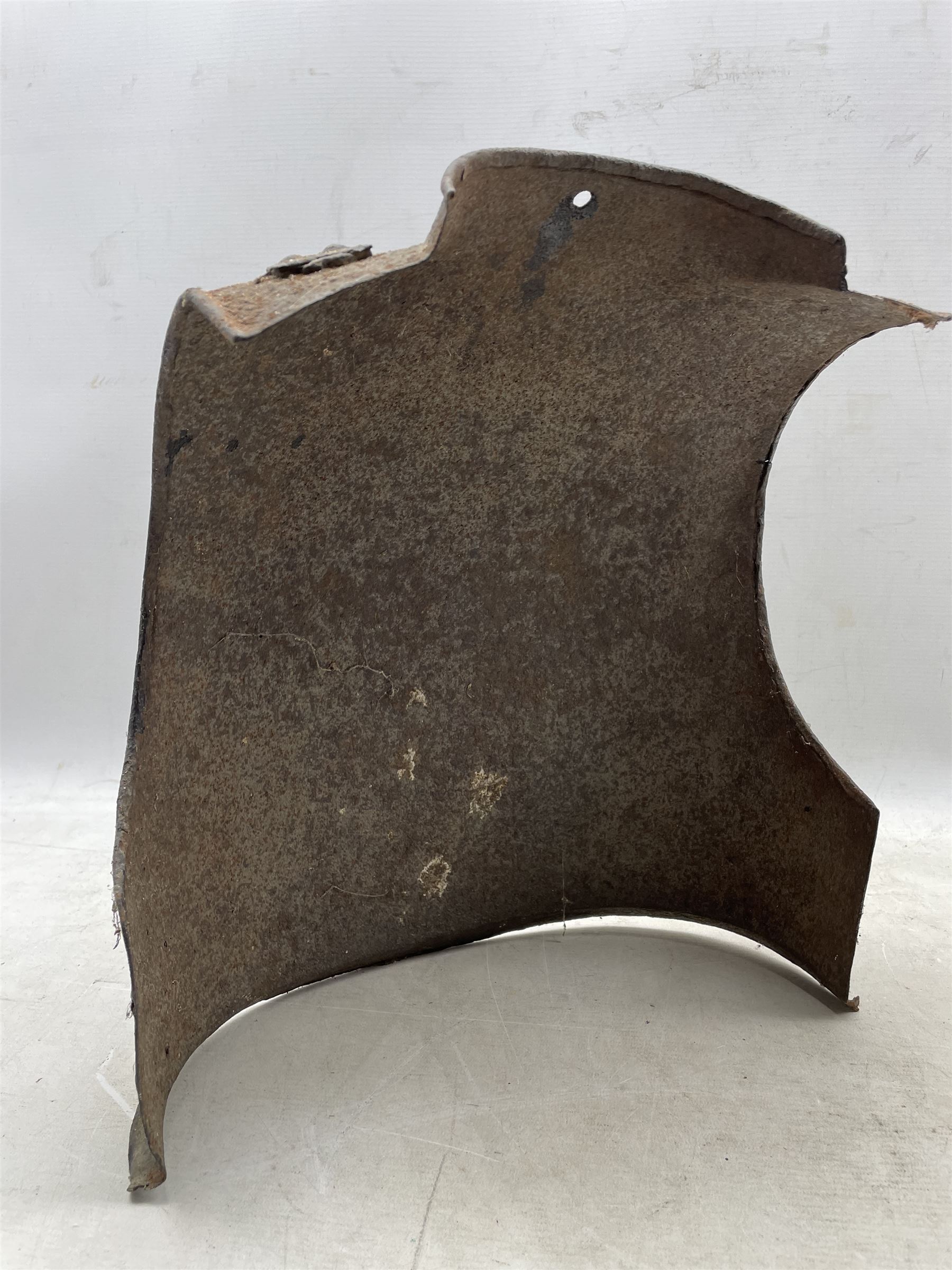 English Civil War period back plate H38cm x W32cm and a lobster tail helmet skull (2) - Image 3 of 7