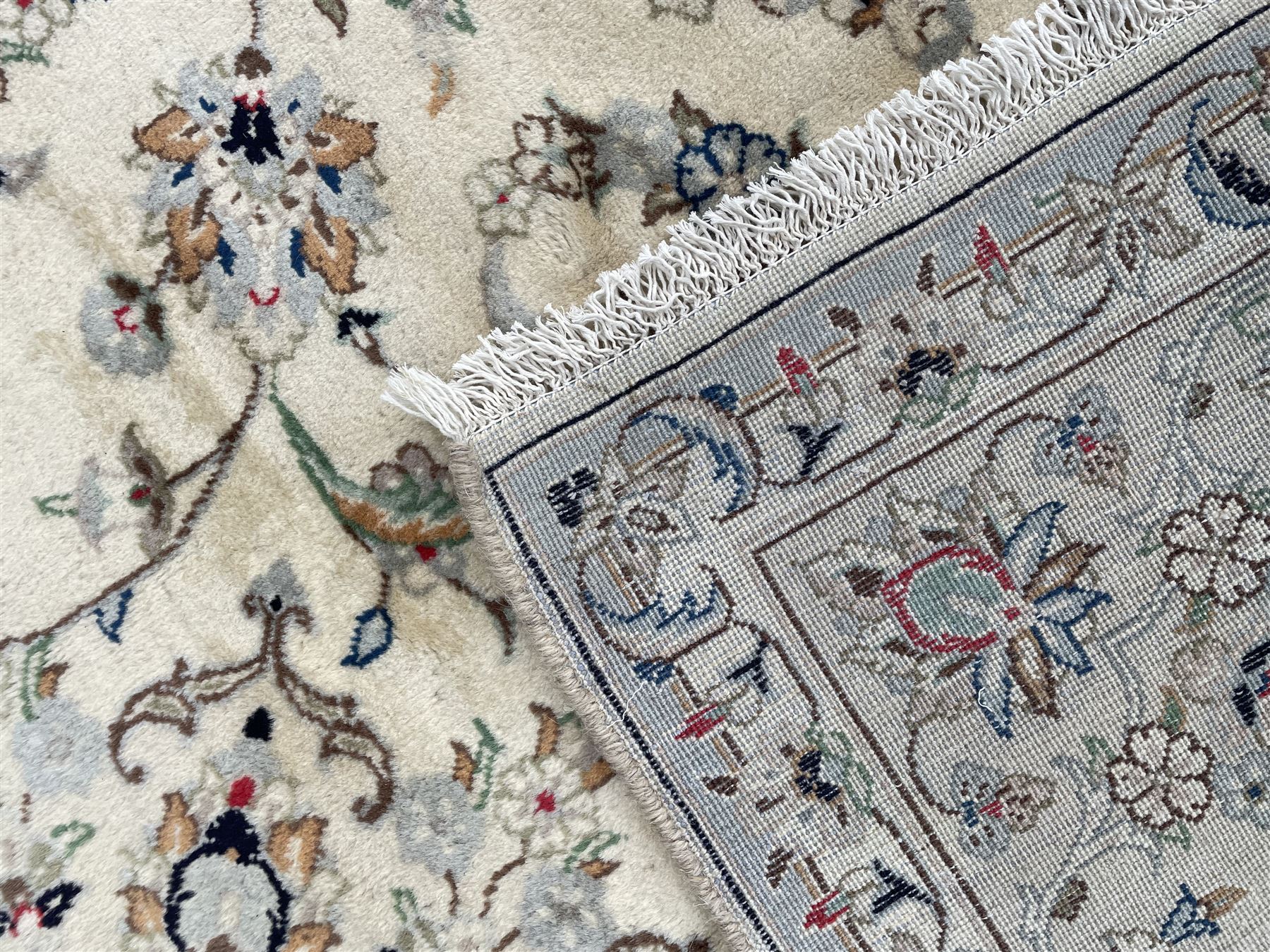 Persian Kashan ivory ground rug - Image 7 of 8