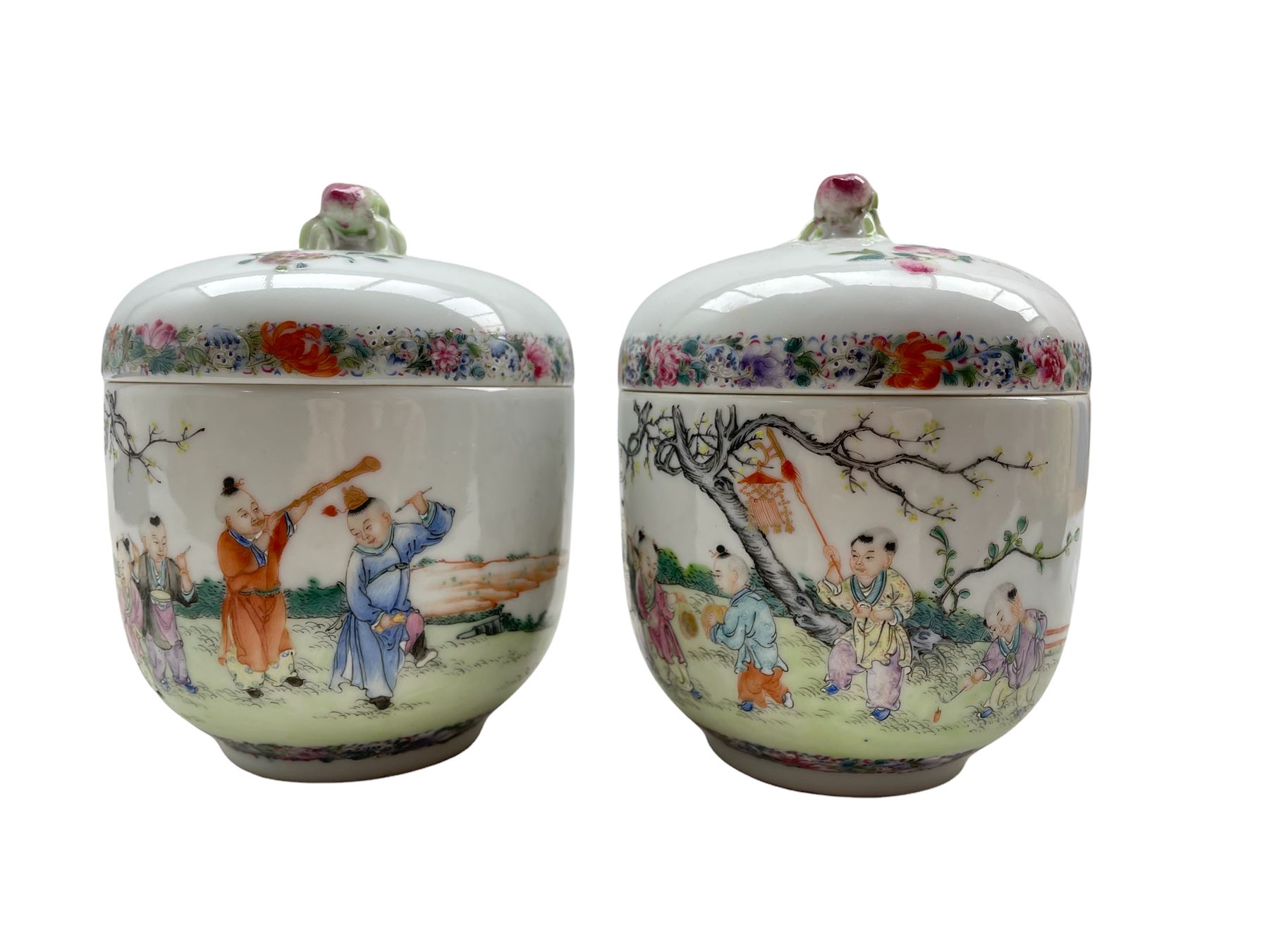 Pair of Chinese Republic Period porcelain bowls and covers - Image 2 of 8